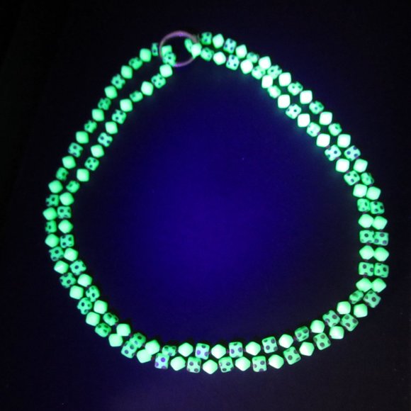 Hand knotted Uranium glass bead necklace - Picture 3 of 16